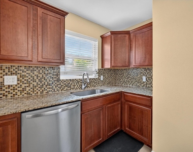5925 Victor Street - Photo Thumbnail 8