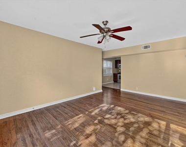 5925 Victor Street - Photo Thumbnail 4