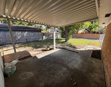 1814 Bardfield Avenue - Photo Thumbnail 2
