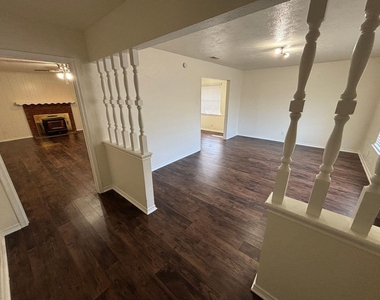 1814 Bardfield Avenue - Photo Thumbnail 5