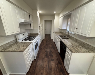 1814 Bardfield Avenue - Photo Thumbnail 8
