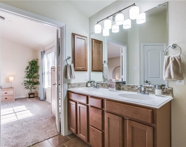 7957 Hannah Street - Photo Thumbnail 7