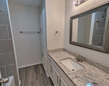 407 Heritage Trail - Photo Thumbnail 7
