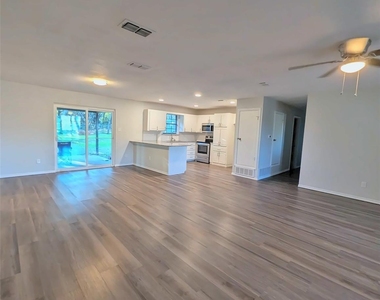 407 Heritage Trail - Photo Thumbnail 14