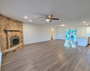 407 Heritage Trail - Photo Thumbnail 12