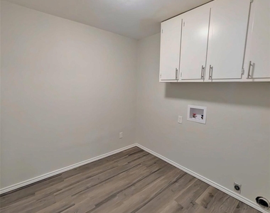 407 Heritage Trail - Photo Thumbnail 16