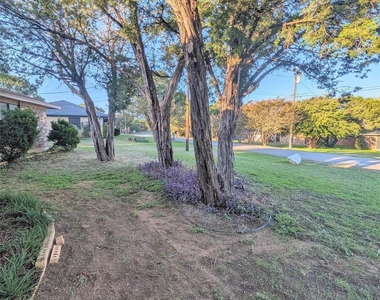 407 Heritage Trail - Photo Thumbnail 20