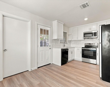 3701 W 6th Street - Photo Thumbnail 11