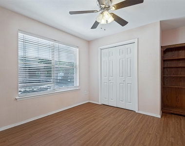 2218 Royal Oaks Drive - Photo Thumbnail 9