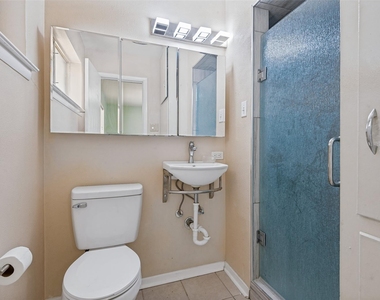 2218 Royal Oaks Drive - Photo Thumbnail 4