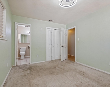 2218 Royal Oaks Drive - Photo Thumbnail 5