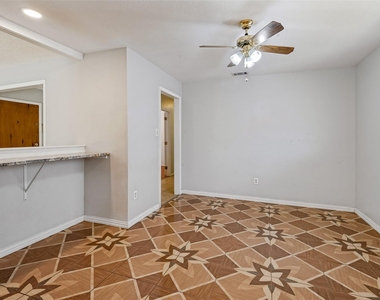 2218 Royal Oaks Drive - Photo Thumbnail 7