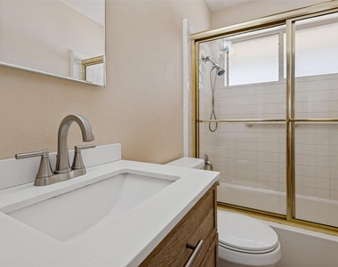 2218 Royal Oaks Drive - Photo Thumbnail 6