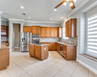 2913 Bellerive Drive - Photo Thumbnail 5