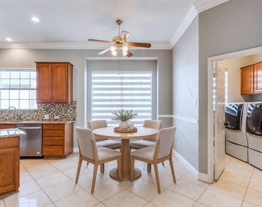 2913 Bellerive Drive - Photo Thumbnail 6