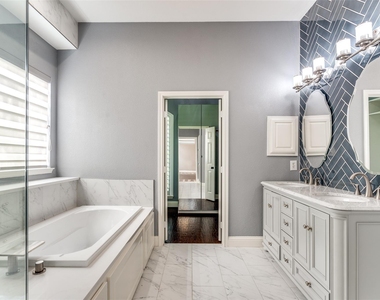 2913 Bellerive Drive - Photo Thumbnail 10