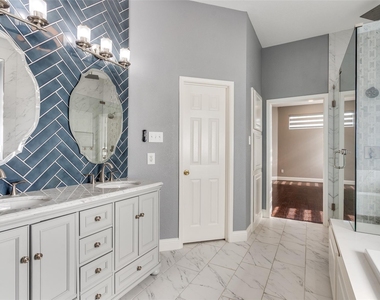 2913 Bellerive Drive - Photo Thumbnail 11