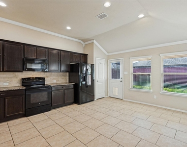 11800 Kurth Drive - Photo Thumbnail 8