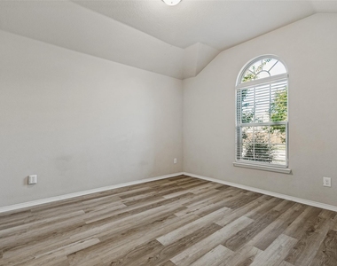 11800 Kurth Drive - Photo Thumbnail 14