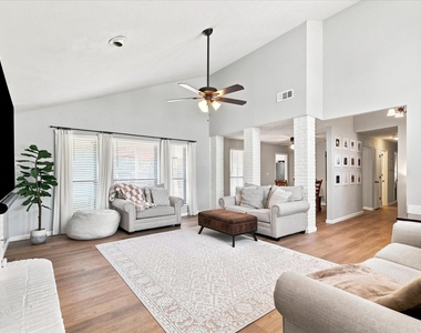 924 Thoreau Lane - Photo Thumbnail 6