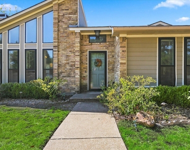 924 Thoreau Lane - Photo Thumbnail 3