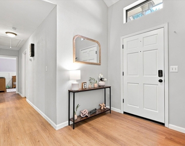 924 Thoreau Lane - Photo Thumbnail 5