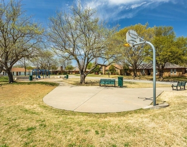 924 Thoreau Lane - Photo Thumbnail 32