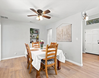 924 Thoreau Lane - Photo Thumbnail 7