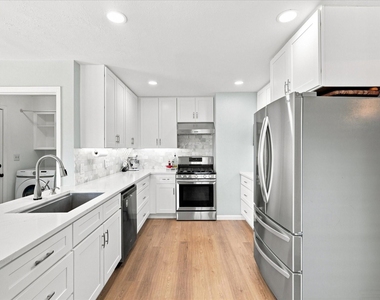 924 Thoreau Lane - Photo Thumbnail 9