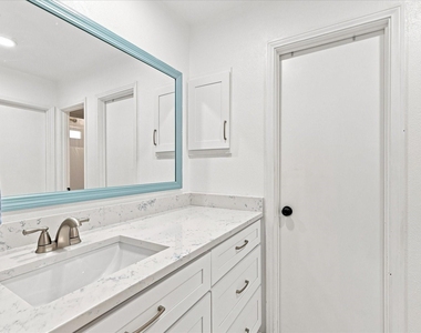 924 Thoreau Lane - Photo Thumbnail 16