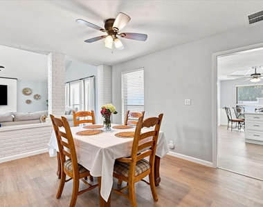 924 Thoreau Lane - Photo Thumbnail 8