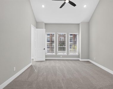 4484 Burge Avenue - Photo Thumbnail 23