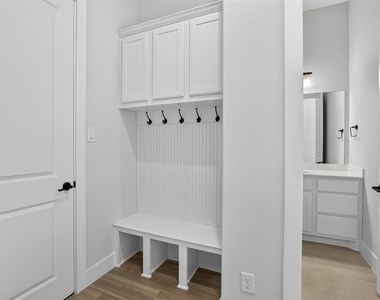 4484 Burge Avenue - Photo Thumbnail 12