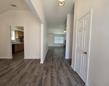 108 Cherokee Drive - Photo Thumbnail 6