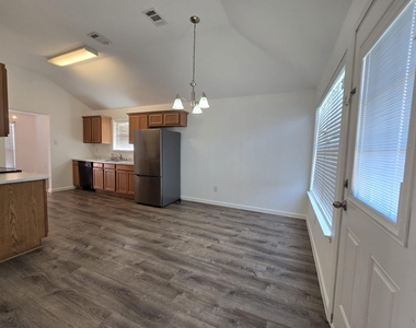 108 Cherokee Drive - Photo Thumbnail 2