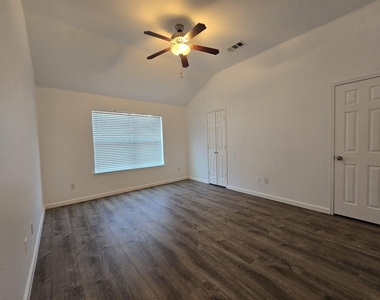 108 Cherokee Drive - Photo Thumbnail 8