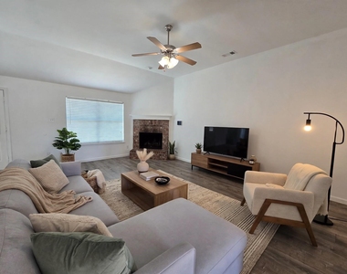 108 Cherokee Drive - Photo Thumbnail 5