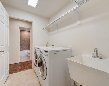7816 Royal Gorge Lane - Photo Thumbnail 18