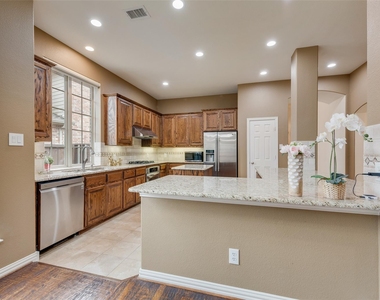 7816 Royal Gorge Lane - Photo Thumbnail 3