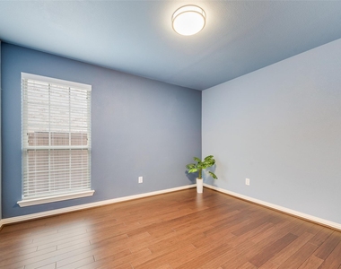 7816 Royal Gorge Lane - Photo Thumbnail 12
