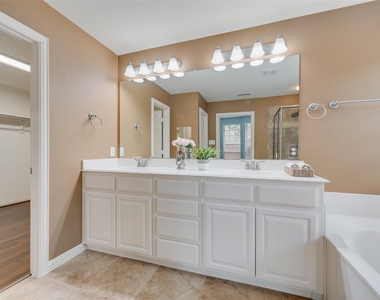 7816 Royal Gorge Lane - Photo Thumbnail 10