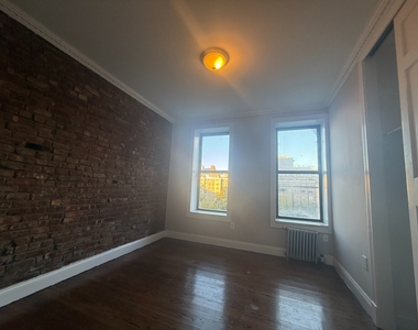 326 East 100th Street - Photo Thumbnail 5
