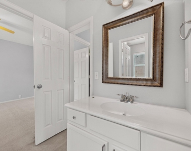 2712 Thorncreek Lane - Photo Thumbnail 20