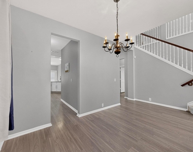 2712 Thorncreek Lane - Photo Thumbnail 11