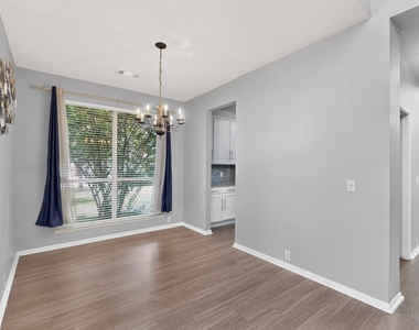 2712 Thorncreek Lane - Photo Thumbnail 10