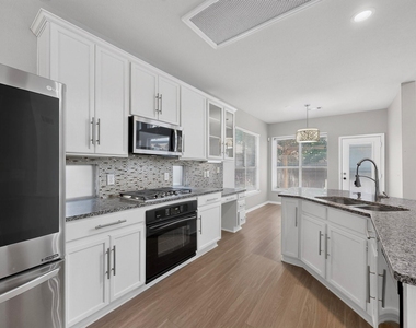 2712 Thorncreek Lane - Photo Thumbnail 5