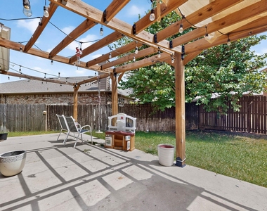 2712 Thorncreek Lane - Photo Thumbnail 34
