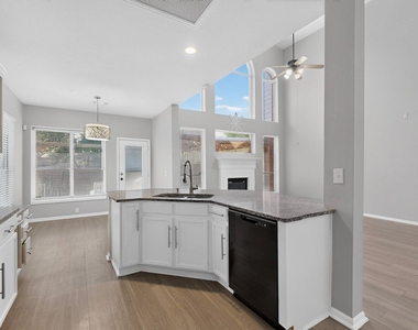 2712 Thorncreek Lane - Photo Thumbnail 7