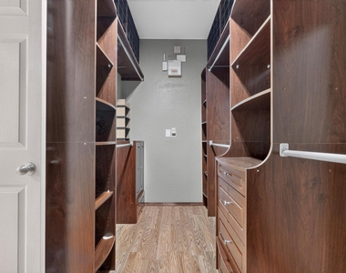 2712 Thorncreek Lane - Photo Thumbnail 31