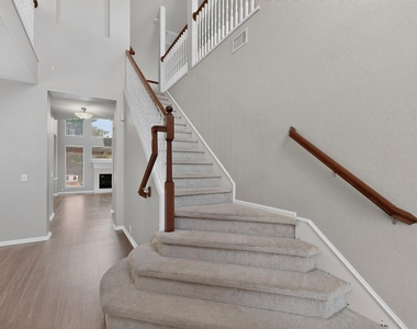 2712 Thorncreek Lane - Photo Thumbnail 2